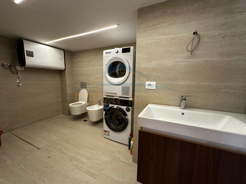 Shitet, Duplex, Golden Park, Tiranë.
