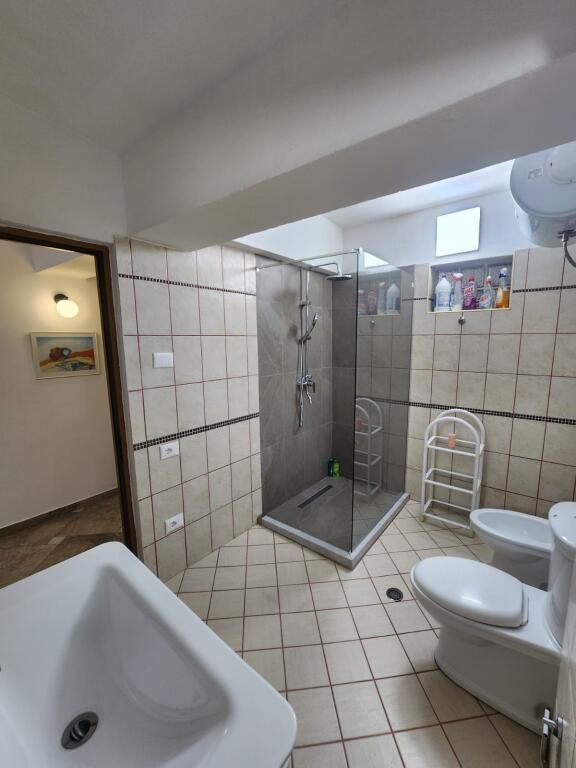 APARTAMENT PER QERA PRANE STADIUMIT
