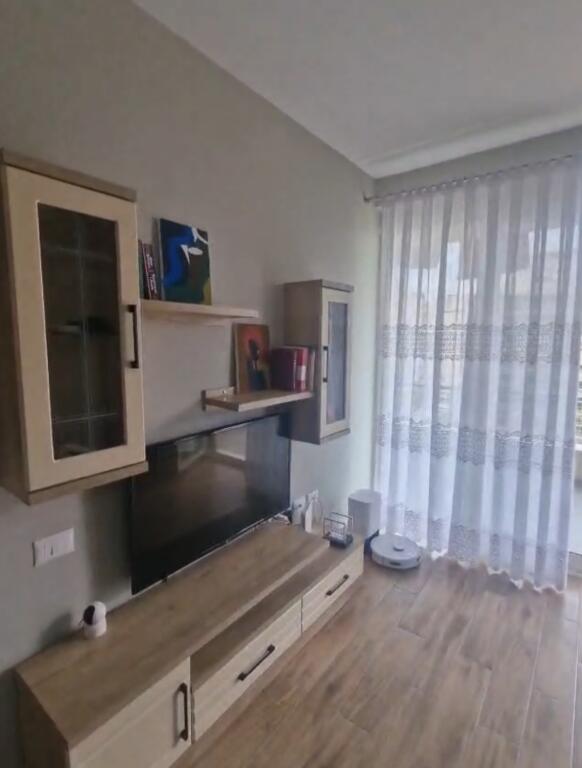 Apartament  për qira 1+1 + 1 vend parkimi (Fusha e aviacionit)