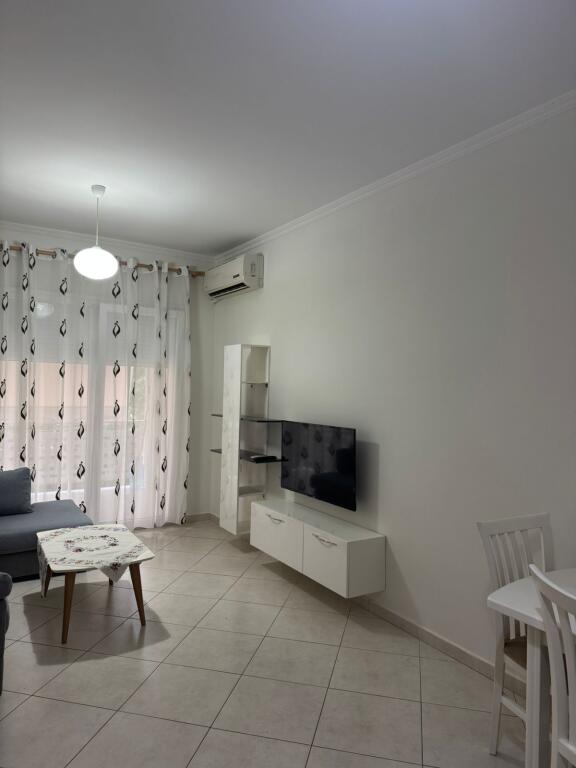 Apartament 2+1+2 për qira, pranë xhamisë kopshti botanik.