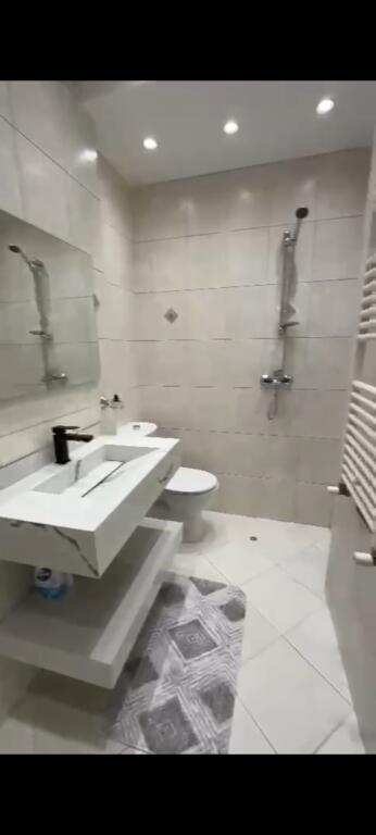 Shitet: Apartament 2+1+2 Petro Nini,(Le Bon)
