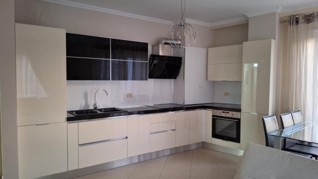 Me Qera: 2+1+2wc 📍Stacioni i Trenit - Gener 2 || Kt.3 || Ndërtuar në 2015 - S.110m²