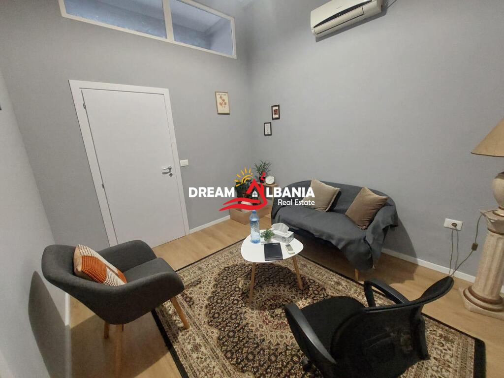 Vila me qera prane Shkolles se Baletit (ID 4251340)