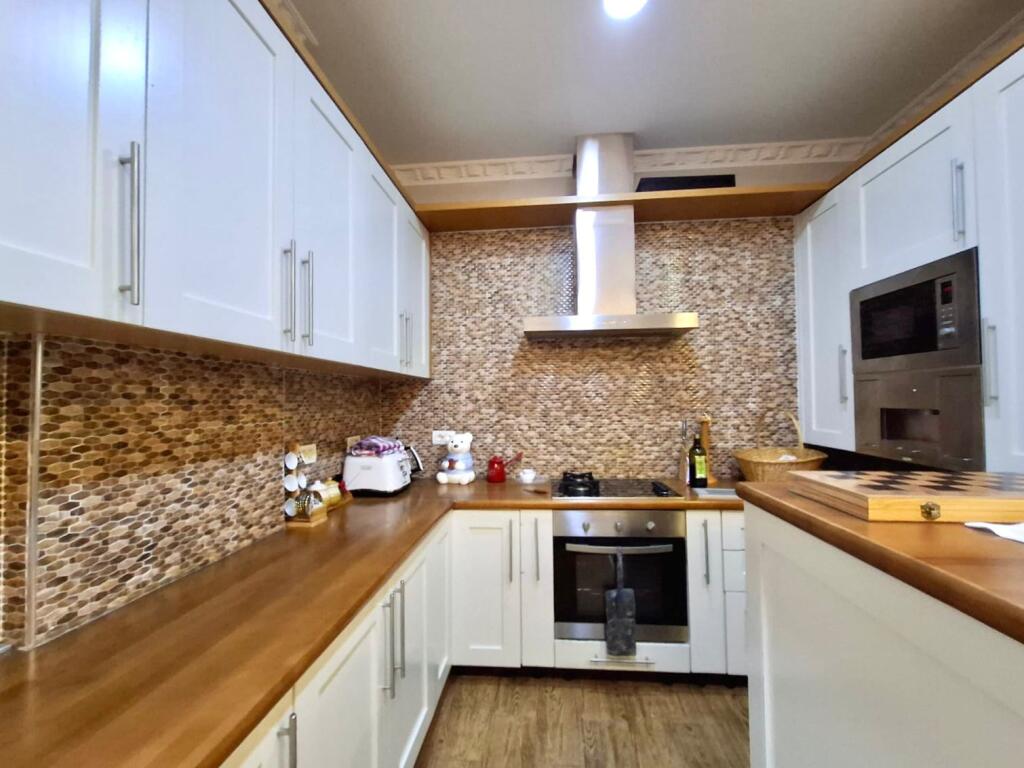 Apartament me qera hera e parë (130m2) 1+1 me verandë 📍Rruga elbasanit/ Fakulteti ekonmik (përfshirë 1 post parkimi)