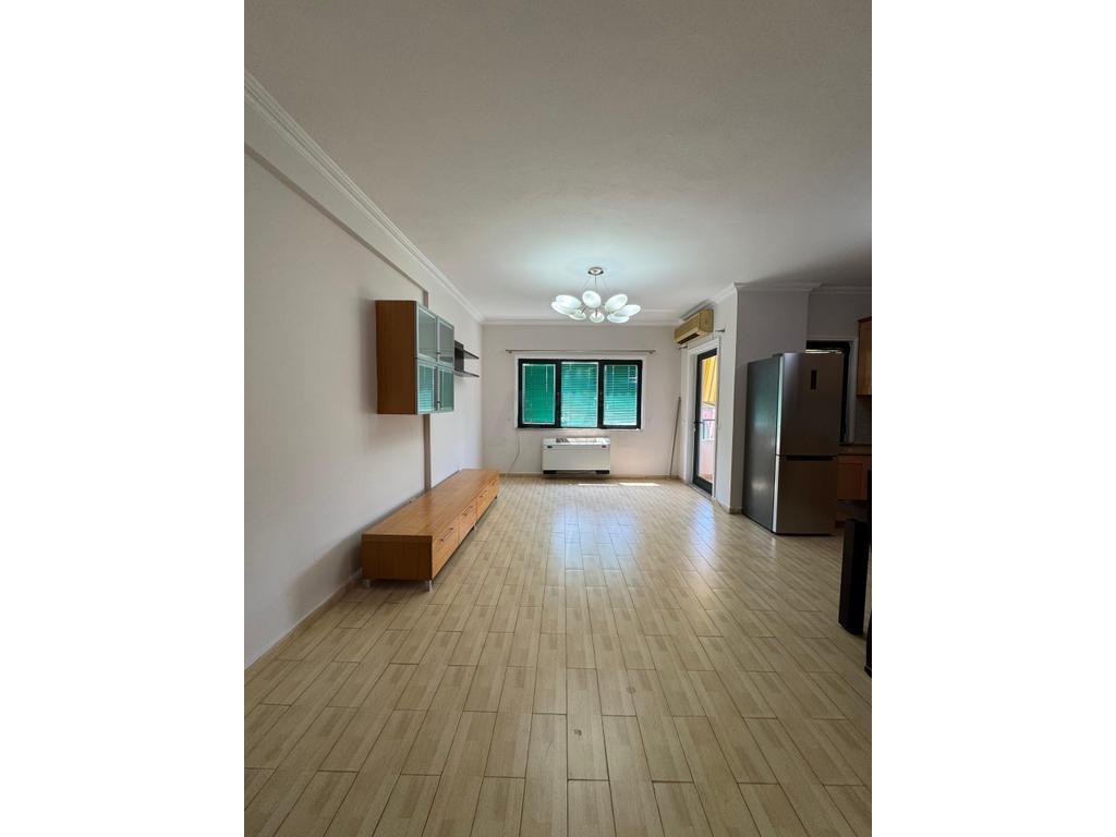 Apartament 2+1+2 per qira tek Stacioni Trenit