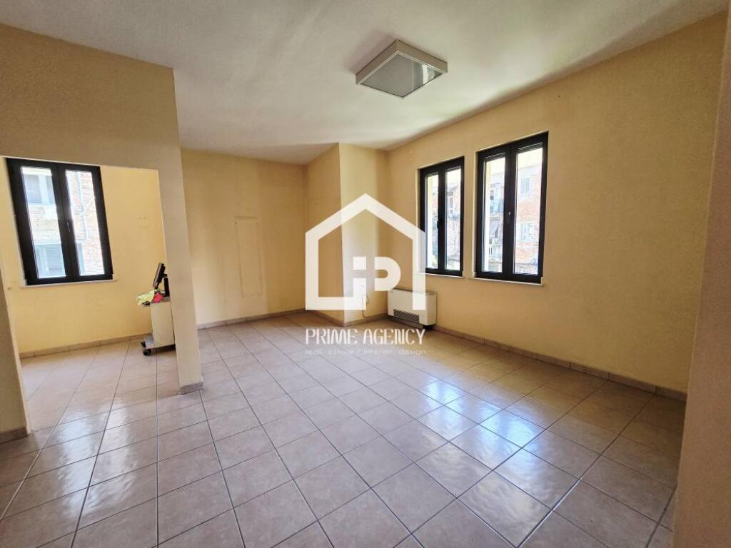 JEPET ME QIRA: VILE 3 KT - PER BIZNES/zona: Pranë St.DINAMO