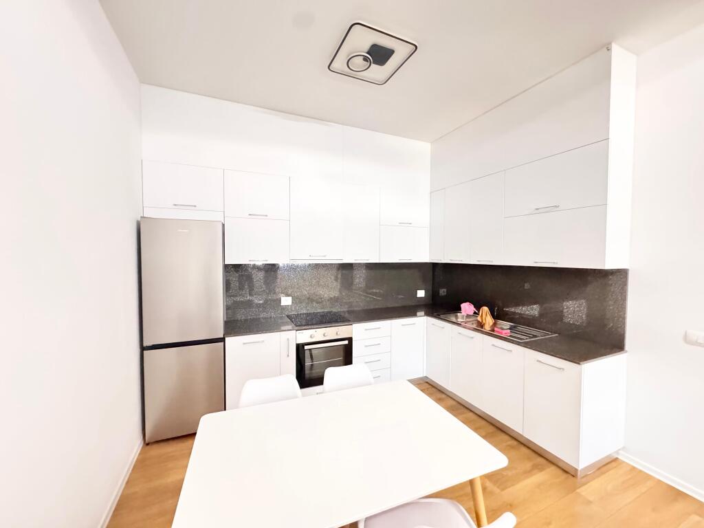 APARTAMENT ME QIRA 2+1+POST PARKIMI KINOSTUDIO