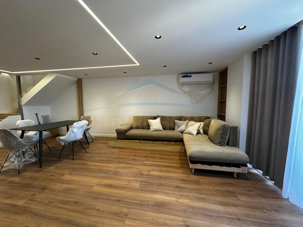 Shitet, Duplex, Golden Park, Tiranë.