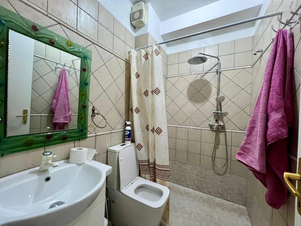 Apartament 2+1 për Qira – Rruga e Barrikadave