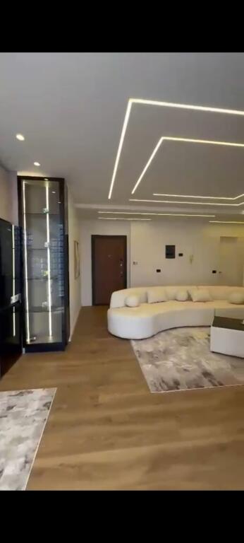 Shitet: Apartament 2+1+2 Petro Nini,(Le Bon)