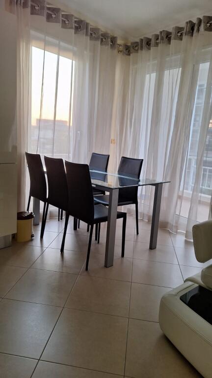 Me Qera: 2+1+2wc 📍Stacioni i Trenit - Gener 2 || Kt.3 || Ndërtuar në 2015 - S.110m²