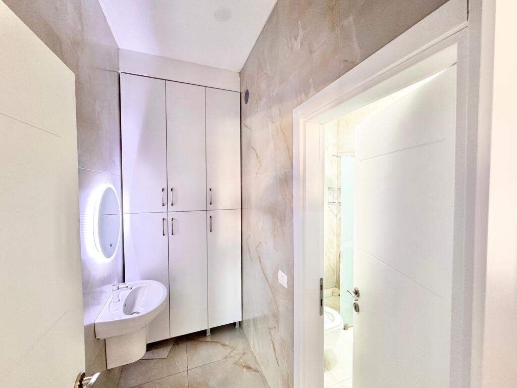 APARTAMENT ME QIRA 2+1+POST PARKIMI KINOSTUDIO