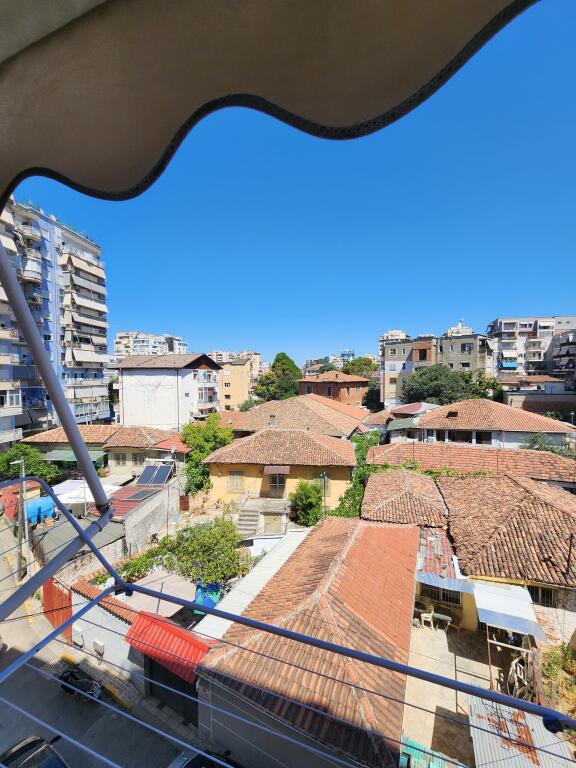 Apartament me qira: 3+1 & 2 ballkone 📍Qendër/ pazari ri (100 m2)
