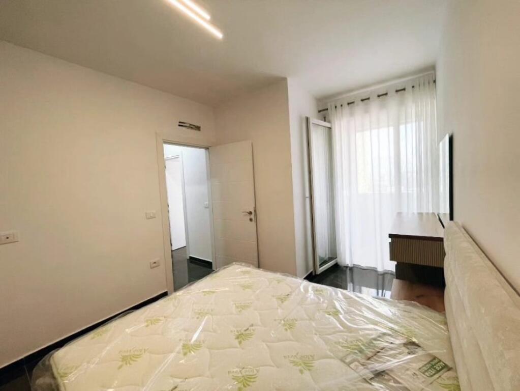Super apartament 2+1 me qera tek Golden Park 3, përballë Amerikan 3.
