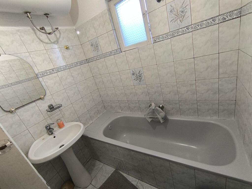 Apartament 1+1 për Qira – Rruga Albanopoli (Vilë Private)