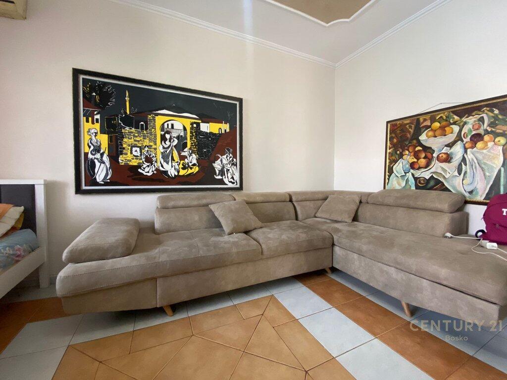 APARTMENT 1+1 DIBRA STREET, MEDRESE!
