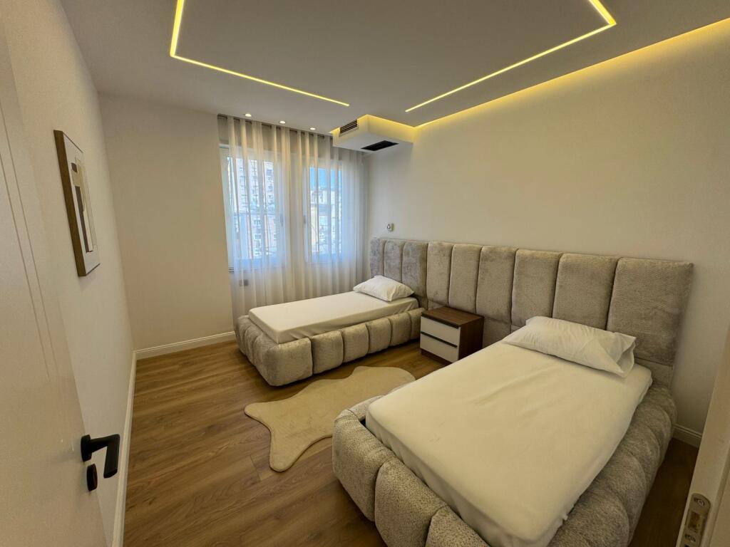 Shitet apartament 2+1+2 - Rruga e Kosovareve
