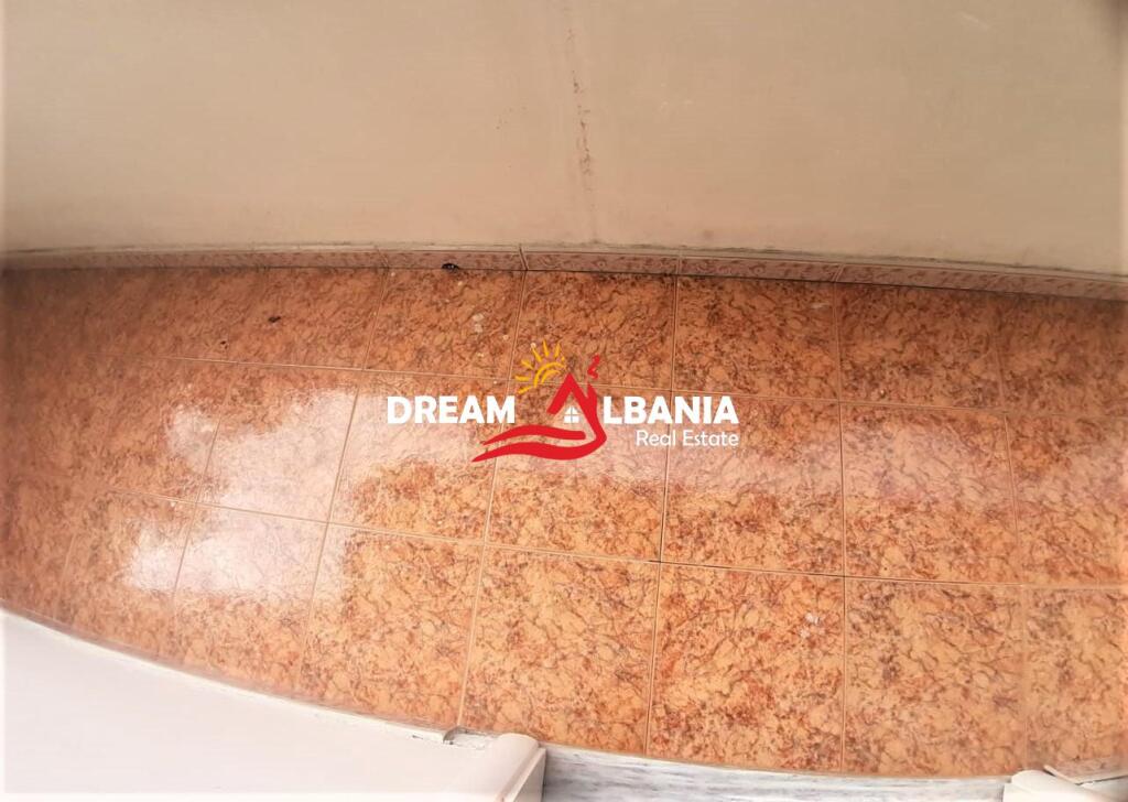 Apartament 2+1 me qera te Rruga e Kavajes prane Kishes Katolike ne Tirane (ID 42214310)