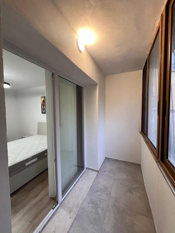 Shitet, Apartament 1+1, Medreseja