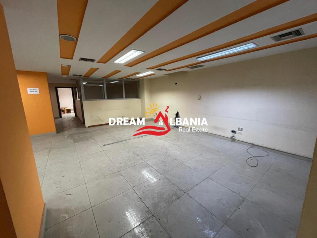 Spazio commerciale in affitto vicino allo Stadio Dinamo (ID 4271970)
