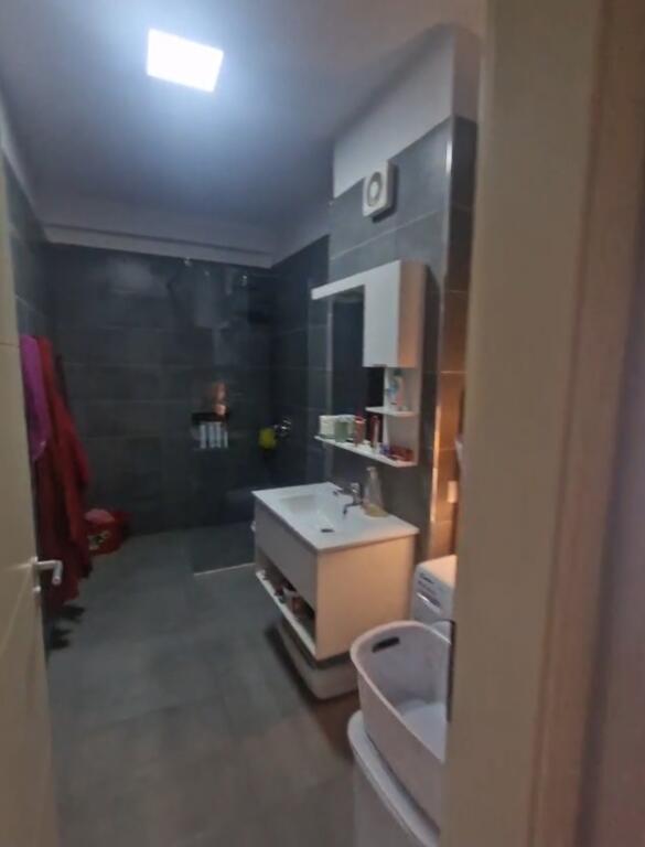 Apartament  për qira 1+1 + 1 vend parkimi (Fusha e aviacionit)