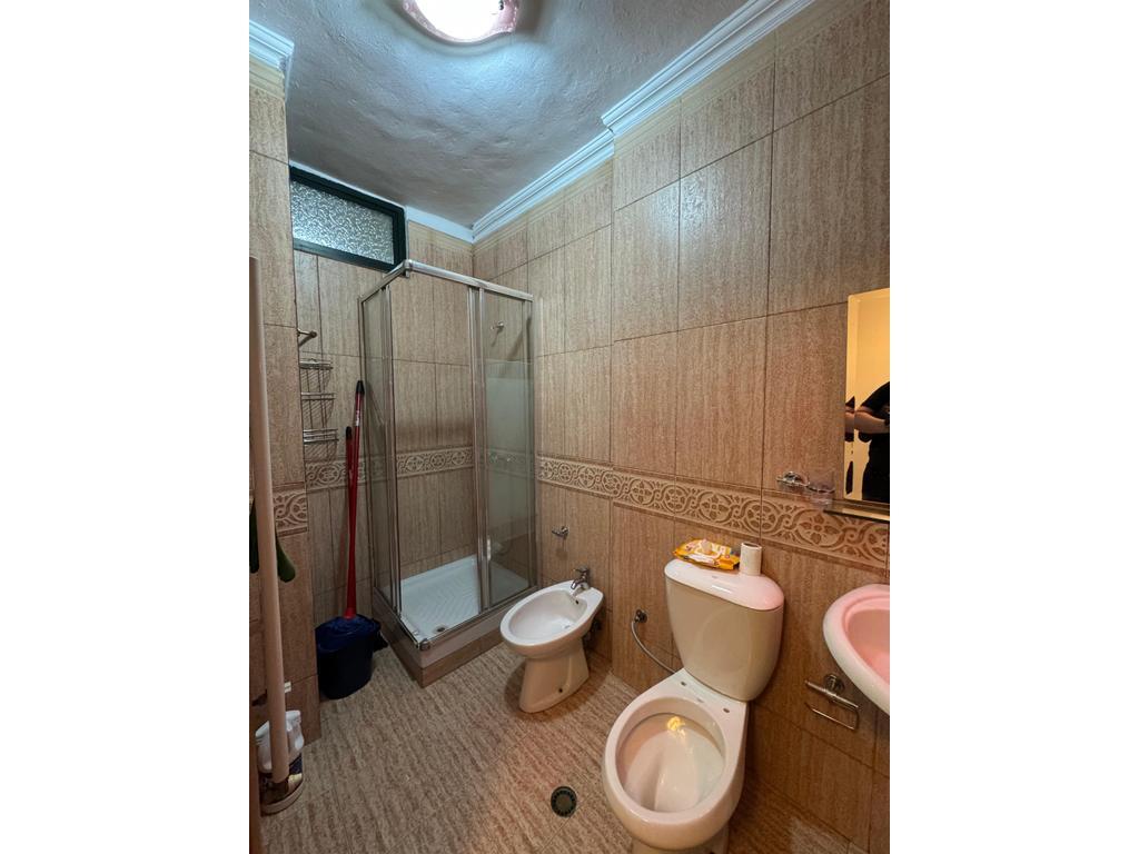 Apartament 2+1+2 per qira tek Stacioni Trenit