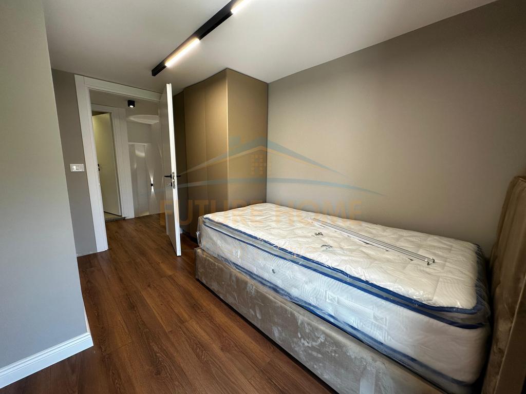Shitet, Duplex, Golden Park, Tiranë.
