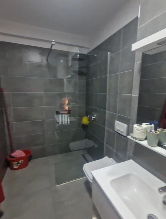 Apartament  për qira 1+1 + 1 vend parkimi (Fusha e aviacionit)