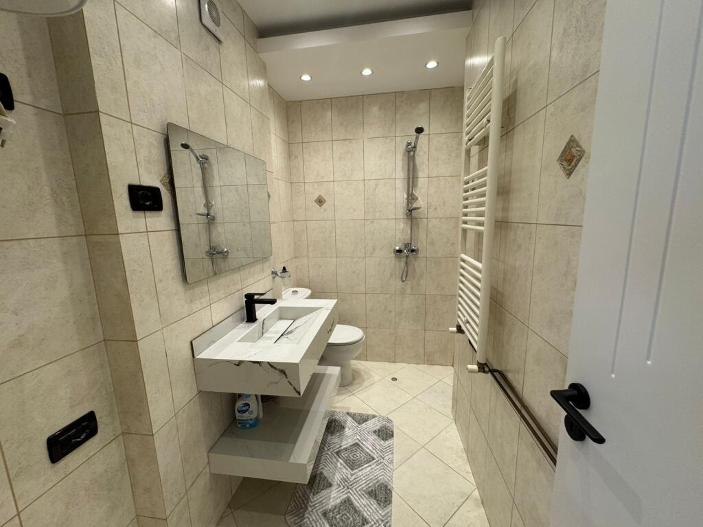 Shitet apartament 2+1+2 - Rruga e Kosovareve