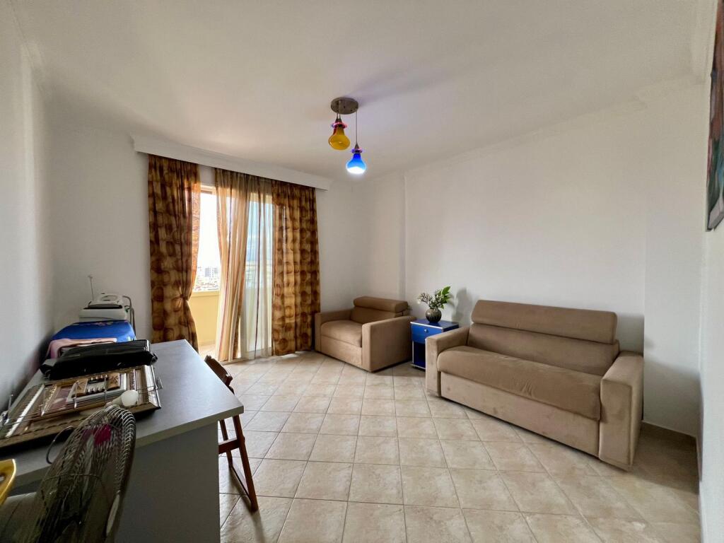 Apartament 2+1 për Qira – Rruga e Barrikadave
