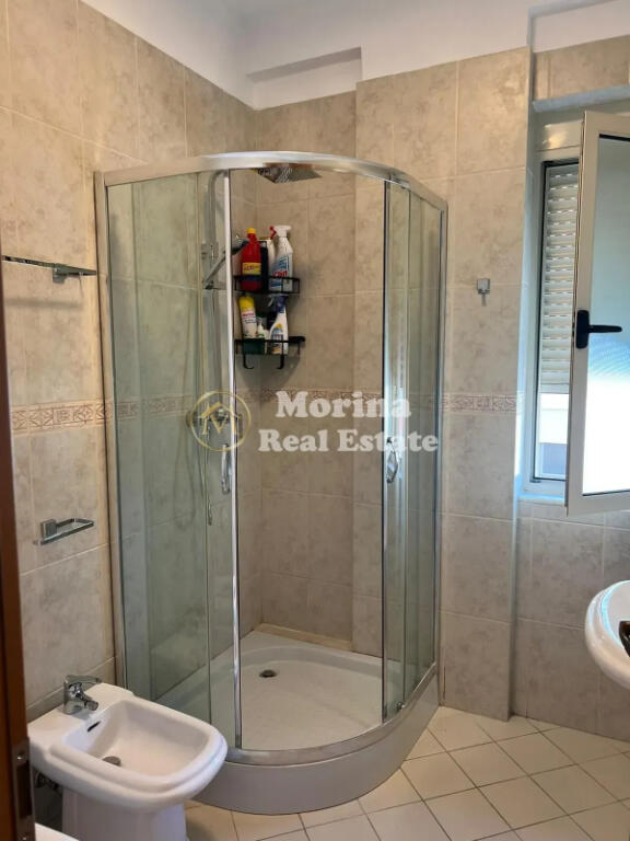 Apartament 2+1+2 me qira, 2 poste parkimi perfshire ne cmim, Liqeni i Thate.
