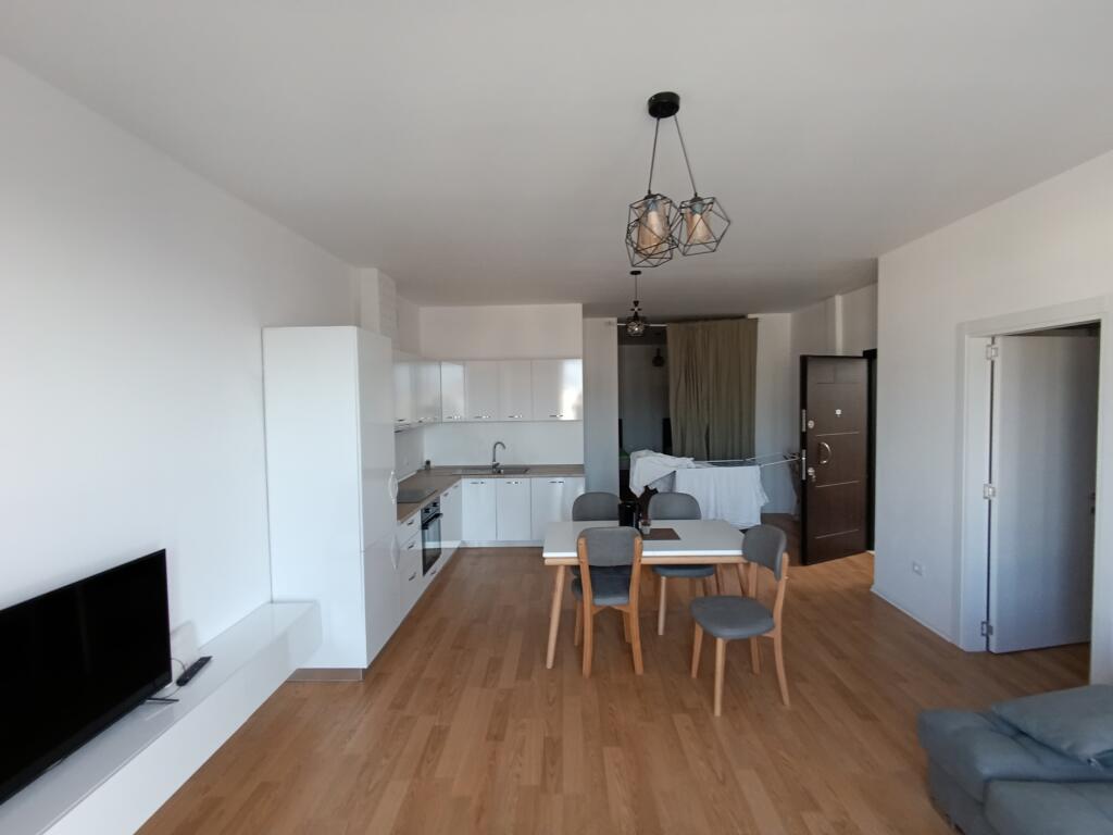 Apartament 2+1 për qira, Kristal Center