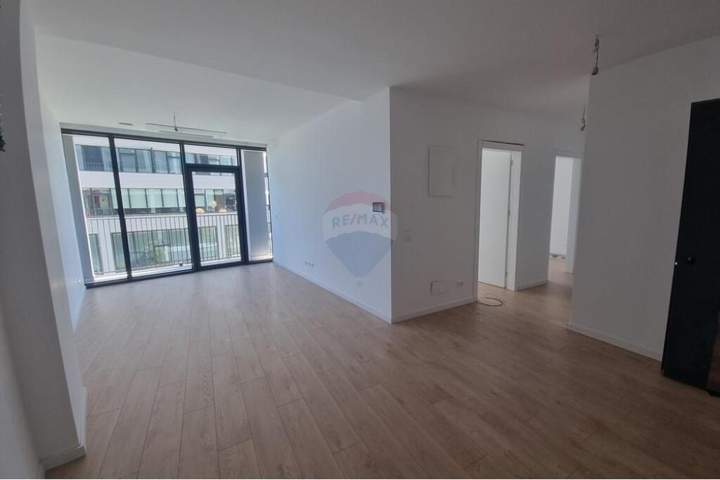 AMBIENT ZYRE + PARKIM PER QIRA TE LAKE VIEW!