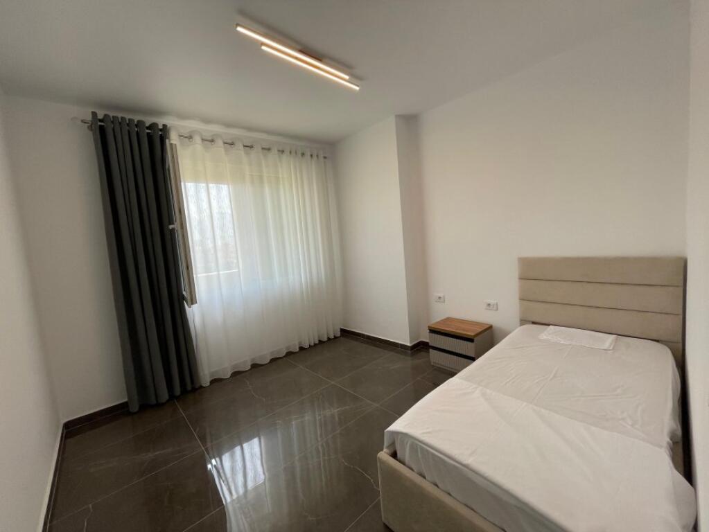 Super apartament 2+1 me qera tek Golden Park 3, përballë Amerikan 3.