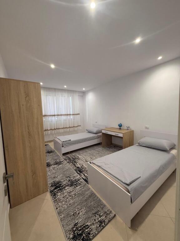 Jepet Me Qera Apartament 2+1+1 Ballkon