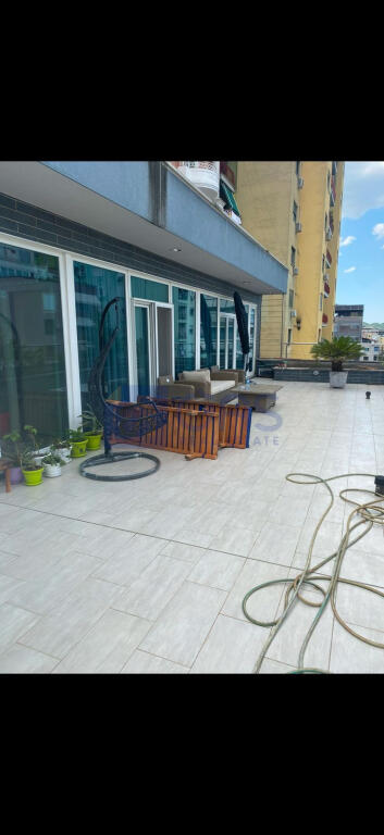Appartamento 1+1 in affitto a Bllok, Tirana