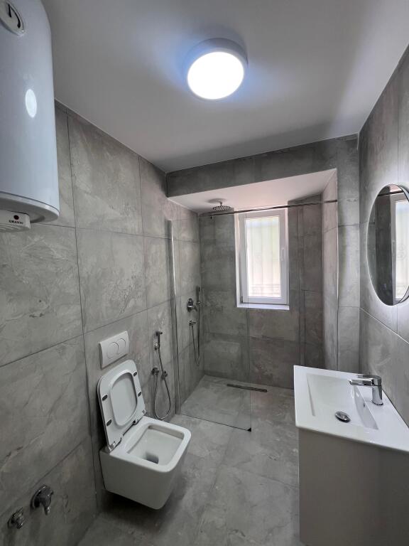 Shitet, Apartament 1+1, Medreseja