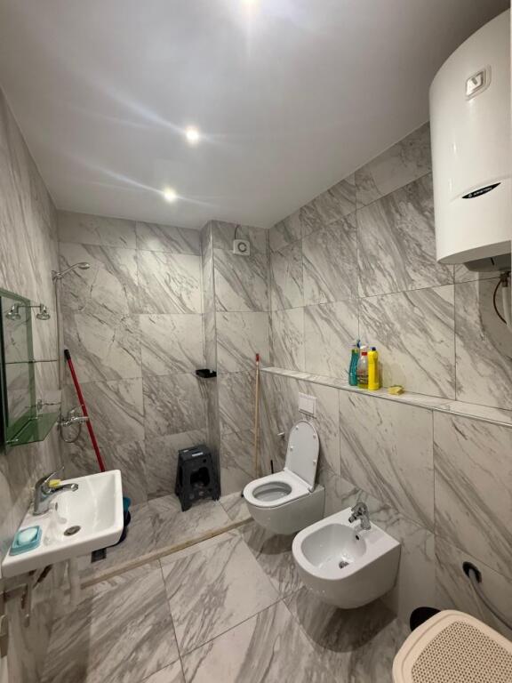 Jepet Me Qera Apartament 2+1+1 Ballkon