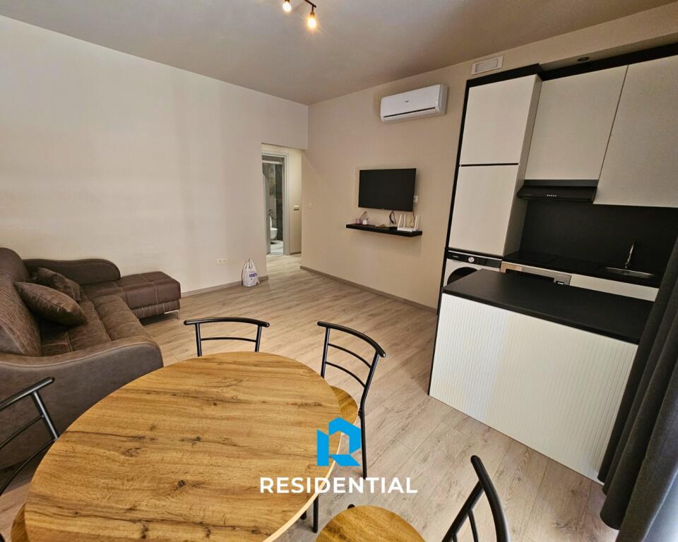 Tek Liqeni I Thate Jepet Me Qira Apartament 1+1 I Mobiluar!