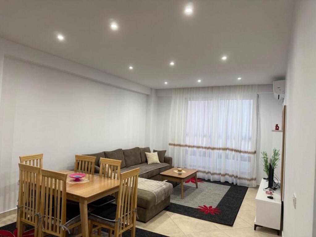 Jepet Me Qera Apartament 2+1+1 Ballkon