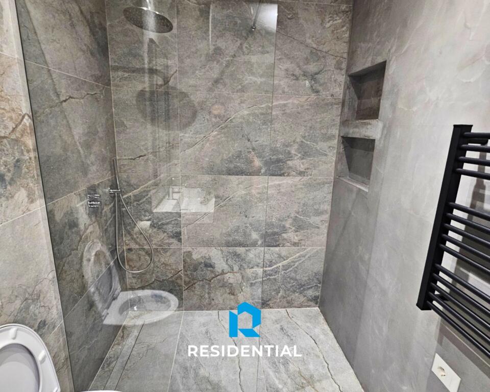Tek Liqeni I Thate Jepet Me Qira Apartament 1+1 I Mobiluar!