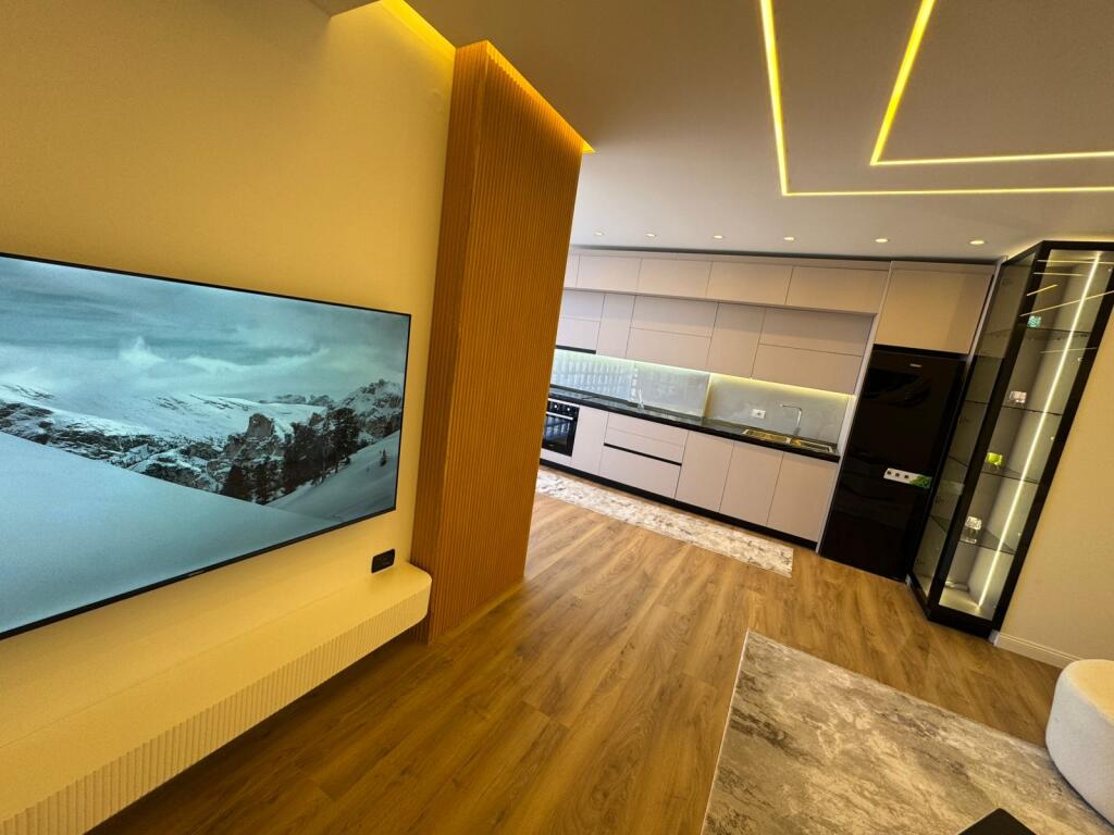 Shitet apartament 2+1+2 - Rruga e Kosovareve