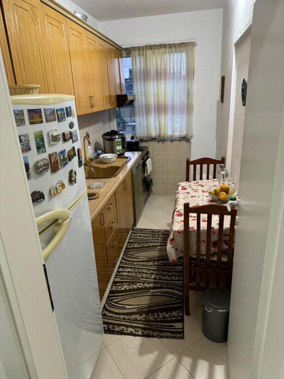 Apartament me qera 1+1 në Laprakë!