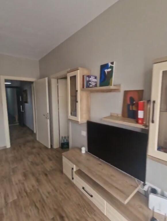 Apartament  për qira 1+1 + 1 vend parkimi (Fusha e aviacionit)