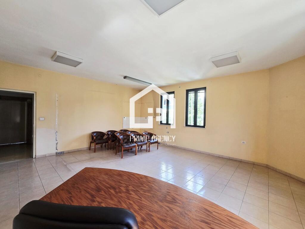 JEPET ME QIRA: VILE 3 KT - PER BIZNES/zona: Pranë St.DINAMO