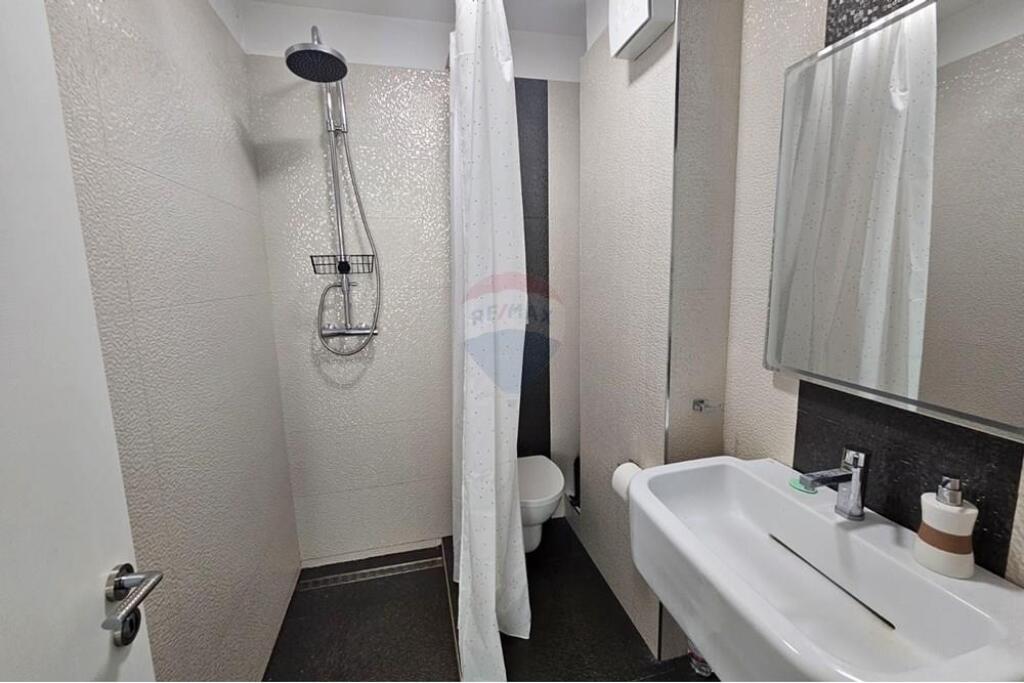 Apartament 1+1 për qira tek Pazari i Ri!