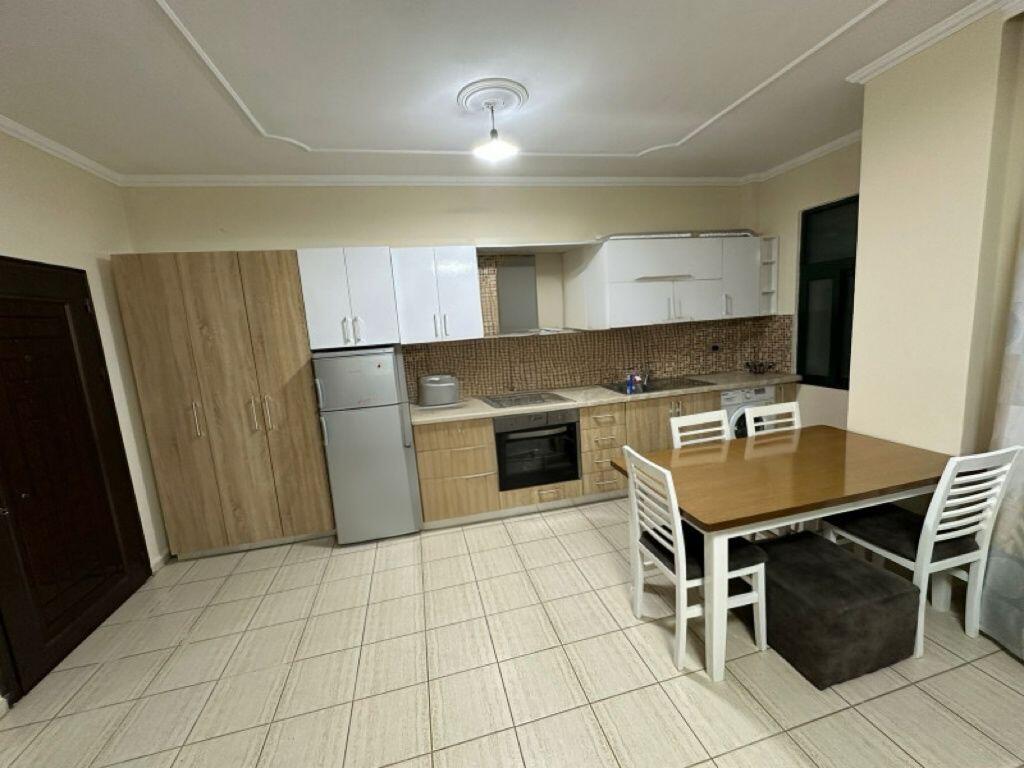 Një apartament 1+1 jepet me qera pranë Kopshtit Zoologjik.