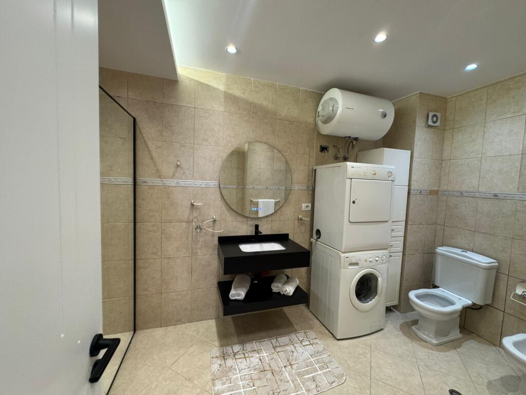 Shitet apartament 2+1+2 - Rruga e Kosovareve