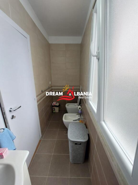Vila me qera prane Shkolles se Baletit (ID 4251340)