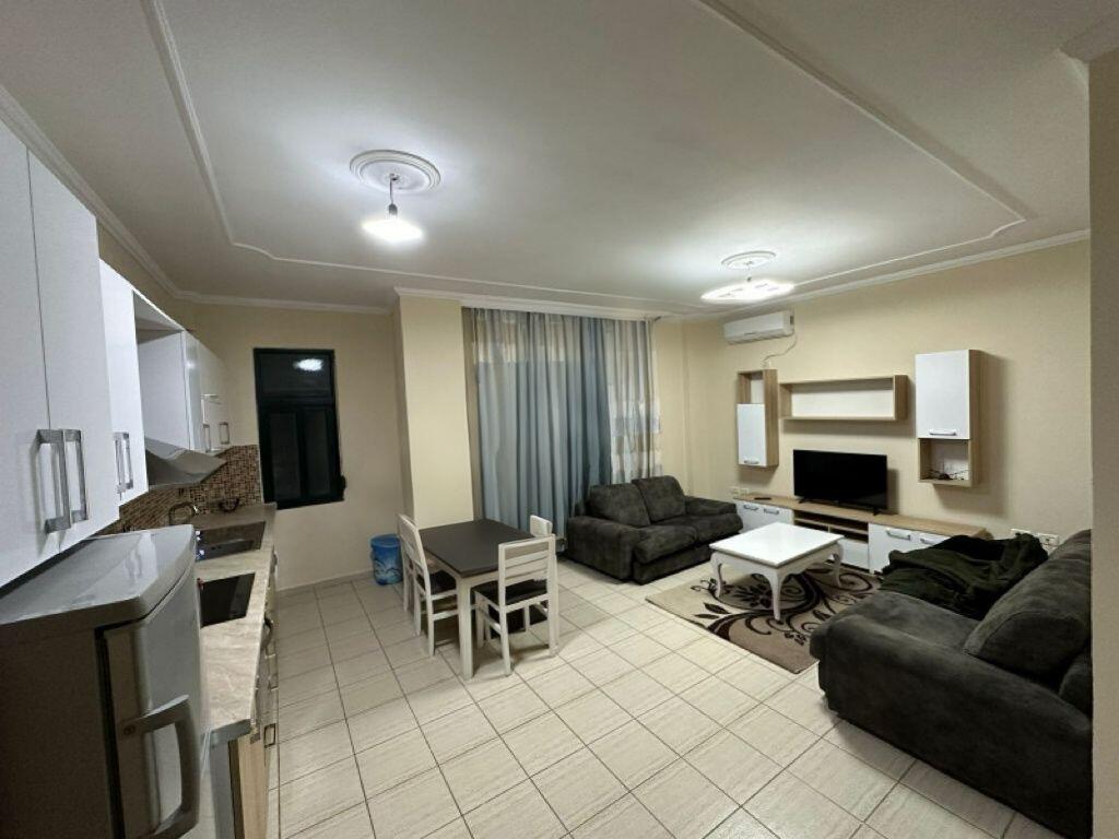 Një apartament 1+1 jepet me qera pranë Kopshtit Zoologjik.